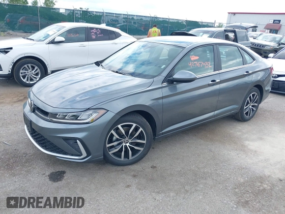 2025 Volkswagen Jetta SE с VIN 3VW7X7BU6SM085202, выставлен на аукционе IAAI как лот 42767432 с пробегом 1 009 миль миль и . История ставок и продаж доступна на DreamBid. Изображение 2.