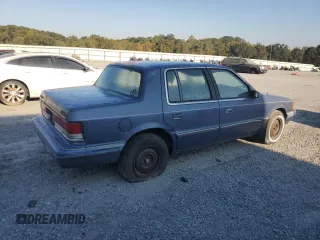1992 Plymouth Acclaim z VIN 1P3XA46K8NF255561, wystawiony jako Copart lot #74290964 z przebiegiem 126 154 mil mil oraz Szkody całkowita. Historia ofert i sprzedaży dostępna na DreamBid. Obrazek 3.