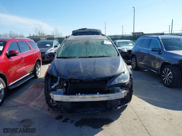 2017 Chrysler Pacifica Touring-L with VIN 2C4RC1BG9HR590876, listed as a IAAI auction lot 41758151 with NaN miles. Bid and sale history available at carsss.com. Image 13.