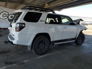 2019 Toyota 4Runner SR5 с VIN JTEBU5JR5K5700458, выставлен на аукционе Copart как лот 59049125 с пробегом 70 684 миль миль и Списание • Salvage title. История ставок и продаж доступна на DreamBid. Изображение 3.
