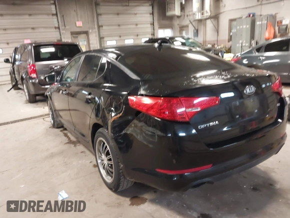 2013 Kia Optima LX z VIN 5XXGM4A73DG129537, wystawiony jako IAAI lot #41884394 z przebiegiem 164 353 mil mil oraz . Historia ofert i sprzedaży dostępna na DreamBid. Obrazek 3.