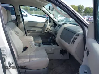 2010 Ford Escape Hybrid z VIN 1FMCU5K31AKD22069, wystawiony jako IAAI lot #40151027 z przebiegiem 185 932 mil mil oraz . Historia ofert i sprzedaży dostępna na DreamBid. Obrazek 5.