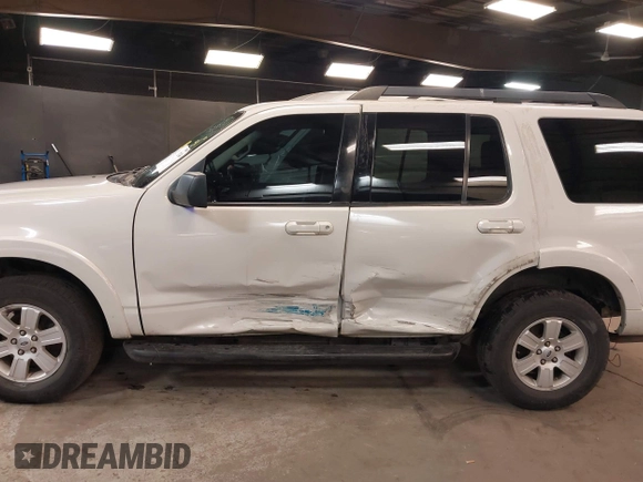 2010 Ford Explorer XLT with VIN 1FMEU6DE8AUA26953, listed as a IAAI auction lot 42169243 with 151,302 mi miles. Bid and sale history available at carsss.com. Image 14.