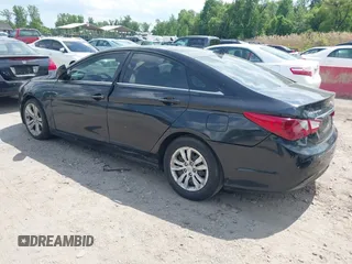 2013 Hyundai Sonata GLS with VIN 5NPEB4AC1DH555211, listed as a IAAI auction lot 42190097 with 181,000 mi miles and . Bid and sale history available at carsss.com. Image 3.