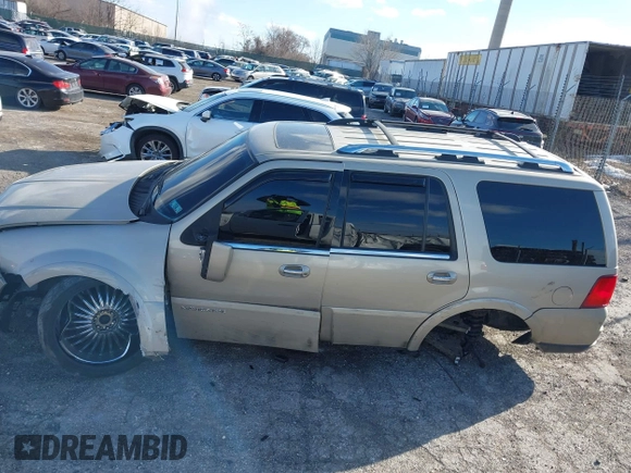 2006 Lincoln Navigator Luxury with VIN 5LMFU28556LJ11069, listed as a IAAI auction lot 41336059 with 117,003 mi miles. Bid and sale history available at carsss.com. Image 15.