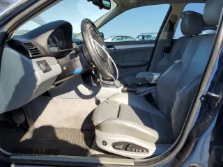 2004 BMW 3 Series 330i with VIN WBAEV53464KM34742, listed as a Copart auction lot 70491054 with 117,925 mi miles and Non Repairable. Bid and sale history available at carsss.com. Image 7.