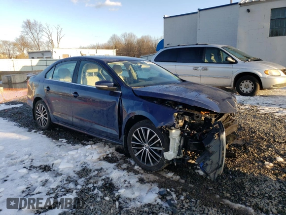 2012 Volkswagen Jetta SEL with VIN 3VWLP7AJ8CM372757, listed as a Copart auction lot 44058775 with 105,090 mi miles and Salvage title. Bid and sale history available at DreamBid. Image 4.
