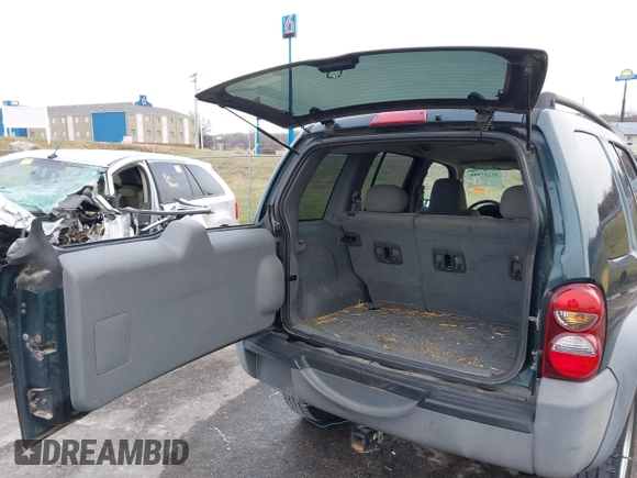 2005 Jeep Liberty Sport with VIN 1J4GL48K15W631101, listed as a IAAI auction lot 41217588 with 168,378 mi miles. Bid and sale history available at carsss.com. Image 17.