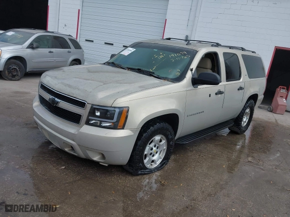 2009 Chevrolet Suburban LS with VIN 1GNFC16069R191034, listed as a IAAI auction lot 41583684 with 195,900 mi miles. Bid and sale history available at carsss.com. Image 2.