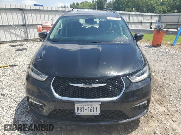 2022 Chrysler Pacifica Touring L with VIN 2C4RC1BG9NR185760, listed as a Copart auction lot 65392665 with 62,162 mi miles and Clean title. Bid and sale history available at DreamBid. Image 5.