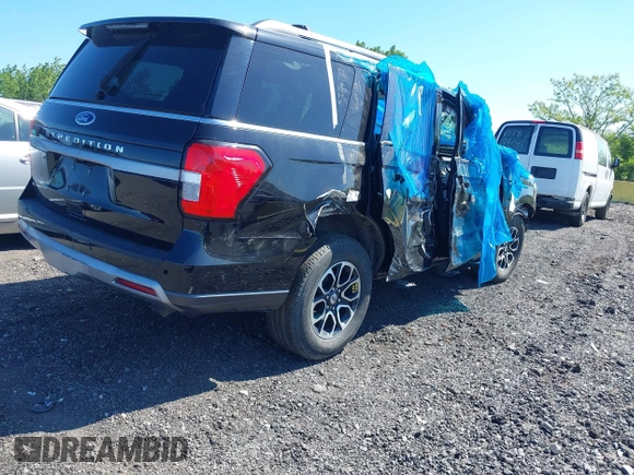 2024 Ford Expedition XLT z VIN 1FMJU1J84REA35560, wystawiony jako IAAI lot #42266211 z przebiegiem 21 950 mil mil oraz . Historia ofert i sprzedaży dostępna na DreamBid. Obrazek 4.