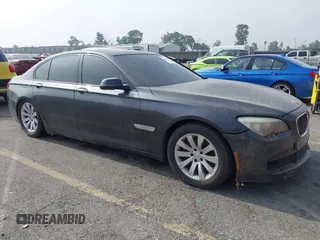 2013 BMW 7 Series 750i z VIN WBAYA8C57DC996601, wystawiony jako IAAI lot #42497017 z przebiegiem 137 222 mil mil oraz . Historia ofert i sprzedaży dostępna na DreamBid. Obrazek 1.