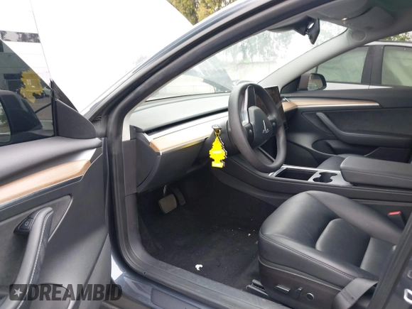2023 Tesla Model 3 z VIN 5YJ3E1EAXPF403095, wystawiony jako IAAI lot #42151764 z przebiegiem 17 872 mil mil oraz . Historia ofert i sprzedaży dostępna na DreamBid. Obrazek 20.