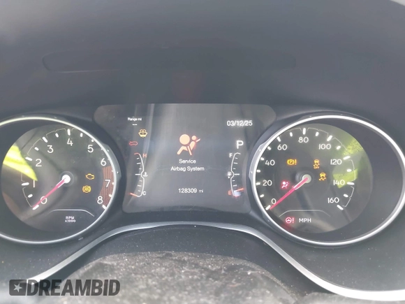 2018 Jeep Compass Latitude z VIN 3C4NJDBBXJT180665, wystawiony jako IAAI lot #41769618 z przebiegiem 128 309 mil mil oraz . Historia ofert i sprzedaży dostępna na DreamBid. Obrazek 7.