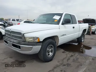 2001 Dodge 1500 z VIN 3B7HC13Y31M536750, wystawiony jako IAAI lot #42359379 z przebiegiem 203 980 mil mil oraz . Historia ofert i sprzedaży dostępna na DreamBid. Obrazek 17.