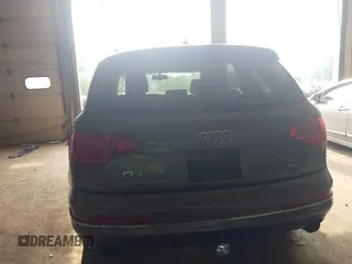 2015 Audi Q7 Premium Plus с VIN WA1LGAFE9FD025864, выставлен на аукционе IAAI как лот 42490868 с пробегом 67 739 миль миль и . История ставок и продаж доступна на DreamBid. Изображение 16.