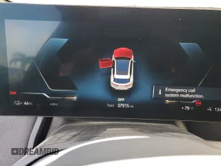 2024 BMW iX xDrive50 z VIN WB523CF02RCS04556, wystawiony jako Copart lot #51800655 z przebiegiem 7 915 mil mil oraz Czysty tytuł • Clean title. Historia ofert i sprzedaży dostępna na DreamBid. Obrazek 9.