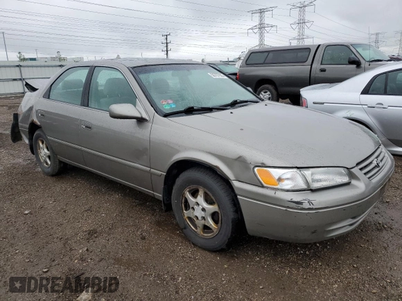 1997 Toyota Camry LE z VIN 4T1BG22K6VU106916, wystawiony jako Copart lot #56707935 z przebiegiem 235 517 mil mil oraz Szkoda całkowita • Salvage title. Historia ofert i sprzedaży dostępna na DreamBid. Obrazek 4.