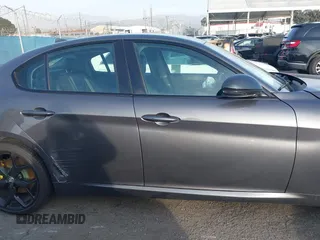 2019 Alfa Romeo Giulia z VIN ZARFAMAN2K7622544, wystawiony jako IAAI lot #41600030 z przebiegiem 37 045 mil mil oraz . Historia ofert i sprzedaży dostępna na DreamBid. Obrazek 13.