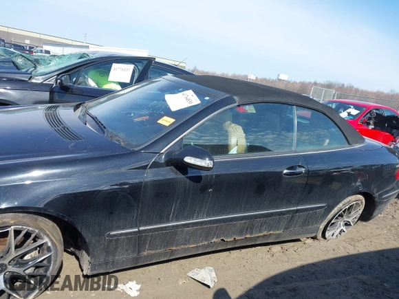 2008 Mercedes-Benz CLK 350 z VIN WDBTK56F98T097935, wystawiony jako IAAI lot #41764830 z przebiegiem 172 451 mil mil oraz . Historia ofert i sprzedaży dostępna na DreamBid. Obrazek 14.