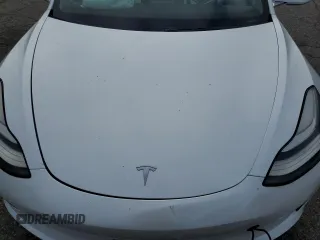 2019 Tesla Model 3 Mid Range z VIN 5YJ3E1EAXKF429382, wystawiony jako Copart lot #56172625 z przebiegiem Nie podano mil oraz Szkoda całkowita • Salvage title. Historia ofert i sprzedaży dostępna na DreamBid. Obrazek 11.