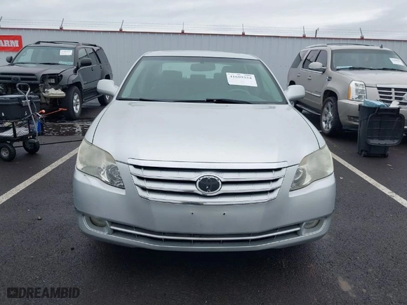 2005 Toyota Avalon XL with VIN 4T1BK36B85U027746, listed as a IAAI auction lot 41609354 with 183,844 mi miles. Bid and sale history available at carsss.com. Image 12.