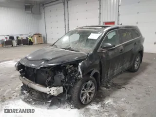 2014 Toyota Highlander XLE with VIN 5TDJKRFH1ES060597, listed as a IAAI auction lot 41127689 with 122,377 mi miles. Bid and sale history available at carsss.com. Image 6.