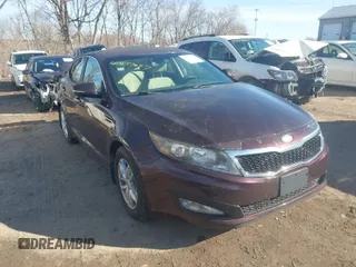 2013 Kia Optima LX z VIN 5XXGM4A76DG101358, wystawiony jako IAAI lot #41537657 z przebiegiem 130 187 mil mil oraz . Historia ofert i sprzedaży dostępna na DreamBid. Obrazek 1.