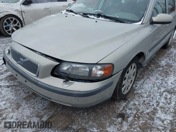 2001 Volvo V70 with VIN YV1SW61R412116714, listed as a IAAI auction lot 41241427 with 133,812 mi miles. Bid and sale history available at carsss.com. Image 6.