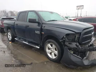 2015 Ram 1500 Express z VIN 1C6RR7KT6FS600572, wystawiony jako IAAI lot #41531984 z przebiegiem 192 950 mil mil oraz . Historia ofert i sprzedaży dostępna na DreamBid. Obrazek 1.