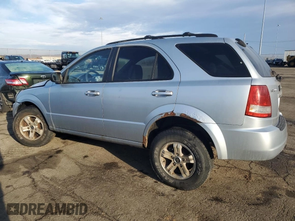 2005 Kia Sorento LX z VIN KNDJC733455442137, wystawiony jako Copart lot #46496065 z przebiegiem 118 299 mil mil oraz Szkoda całkowita • Salvage title. Historia ofert i sprzedaży dostępna na DreamBid. Obrazek 2.