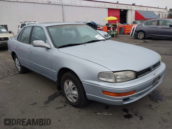 1994 Toyota Camry LE with VIN JT2SK12E2R0207688, listed as a IAAI auction lot 41323827 with 162,680 mi miles. Bid and sale history available at carsss.com. Image 1.