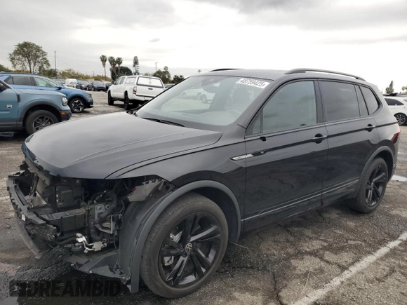 2023 Volkswagen Tiguan SE R-Line Black z VIN 3VVCB7AXXPM033818, wystawiony jako Copart lot #48759425 z przebiegiem 24 260 mil mil oraz Szkoda całkowita • Salvage title. Historia ofert i sprzedaży dostępna na DreamBid. Obrazek 1.