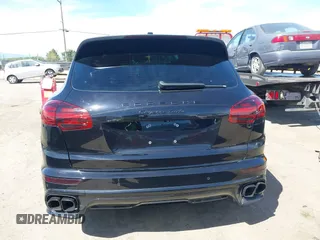2015 Porsche Cayenne Turbo z VIN WP1AC2A2XFLA80727, wystawiony jako IAAI lot #42031257 z przebiegiem 83 368 mil mil oraz . Historia ofert i sprzedaży dostępna na DreamBid. Obrazek 16.