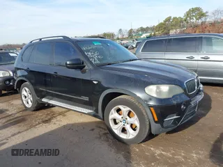 2011 BMW X5 35i z VIN 5UXZV4C52BL739488, wystawiony jako IAAI lot #41199011 z przebiegiem 193 403 mil mil oraz . Historia ofert i sprzedaży dostępna na DreamBid. Obrazek 1.