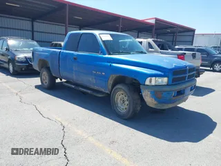 1998 Dodge 1500 z VIN 3B7HF13Y7WG185564, wystawiony jako IAAI lot #41969693 z przebiegiem 336 463 mil mil oraz . Historia ofert i sprzedaży dostępna na DreamBid. Obrazek 1.