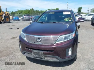 2015 Kia Sorento LX z VIN 5XYKTCA60FG638823, wystawiony jako IAAI lot #42277546 z przebiegiem 147 444 mil mil oraz . Historia ofert i sprzedaży dostępna na DreamBid. Obrazek 6.