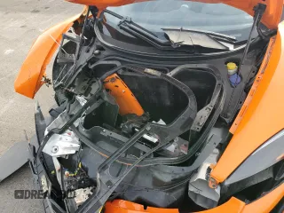 2015 McLaren 650S z VIN SBM11FAA8FW004578, wystawiony jako Copart lot #82216824 z przebiegiem 19 372 mil mil oraz Szkody całkowita. Historia ofert i sprzedaży dostępna na DreamBid. Obrazek 12.