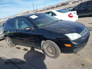 2005 Ford Focus S with VIN 3FAFP31NX5R130978, listed as a IAAI auction lot 41478955 with 217,380 mi miles and . Bid and sale history available at carsss.com. Image 1.