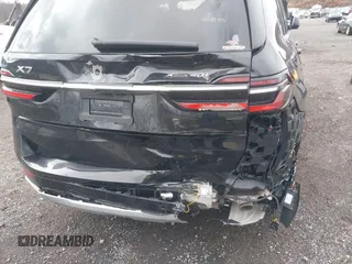2025 BMW X7 xDrive40i z VIN 5UX23EM01S9Y67220, wystawiony jako IAAI lot #41722504 z przebiegiem 7 522 mil mil oraz . Historia ofert i sprzedaży dostępna na DreamBid. Obrazek 6.