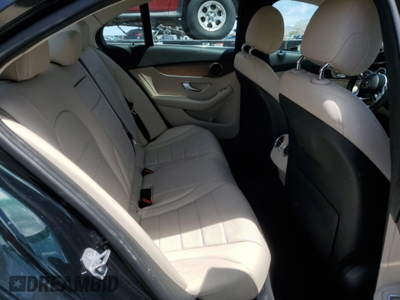 2019 Mercedes-Benz C 300 z VIN 55SWF8DBXKU289278, wystawiony jako Copart lot #54876675 z przebiegiem 37 105 mil mil oraz Szkody całkowita. Historia ofert i sprzedaży dostępna na DreamBid. Obrazek 10.