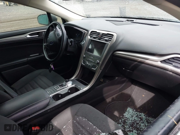 2019 Ford Fusion SE with VIN 3FA6P0LU6KR272193, listed as a IAAI auction lot 41993485 with 132,845 mi miles and . Bid and sale history available at DreamBid. Image 5.