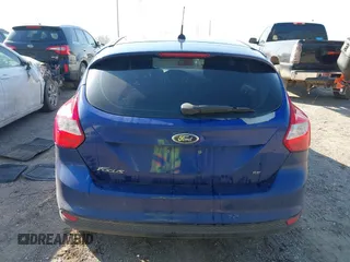 2012 Ford Focus SE z VIN 1FAHP3K28CL297610, wystawiony jako IAAI lot #41999068 z przebiegiem 164 482 mil mil oraz . Historia ofert i sprzedaży dostępna na DreamBid. Obrazek 16.