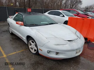 1998 Pontiac Firebird with VIN 2G2FS22KXW2207523, listed as a IAAI auction lot 41714591 with 151,321 mi miles. Bid and sale history available at carsss.com. Image 1.