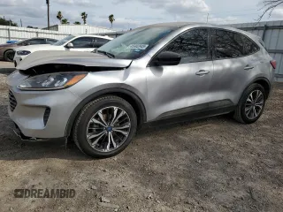 2021 Ford Escape SE z VIN 1FMCU0G60MUB26476, wystawiony jako Copart lot #45902945 z przebiegiem 45 638 mil mil oraz Czysty tytuł • Clean title. Historia ofert i sprzedaży dostępna na DreamBid. Obrazek 1.