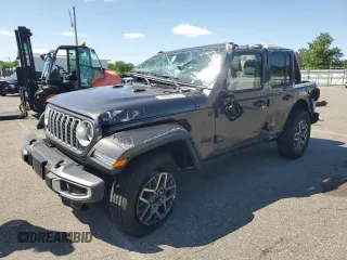 2025 Jeep Wrangler Sahara z VIN 1C4PJXEN4SW534448, wystawiony jako Copart lot #57478615 z przebiegiem 6 613 mil mil oraz Czysty tytuł • Clean title. Historia ofert i sprzedaży dostępna na DreamBid. Obrazek 1.