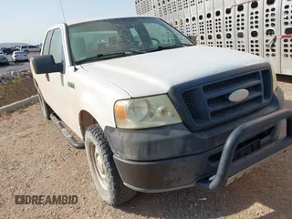 2008 Ford F-150 STX with VIN 1FTRX12W58KC89256, listed as a IAAI auction lot 42431437 with 182,084 mi miles and . Bid and sale history available at DreamBid. Image 1.