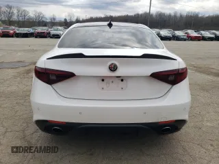 2017 Alfa Romeo Giulia Ti z VIN ZARFAECN1H7549601, wystawiony jako Copart lot #50338745 z przebiegiem 29 940 mil mil oraz Szkody całkowita. Historia ofert i sprzedaży dostępna na DreamBid. Obrazek 6.