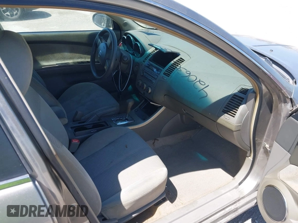 2006 Nissan Altima 2.5 with VIN 1N4AL11D66N461420, listed as a IAAI auction lot 42063645 with 211,266 mi miles. Bid and sale history available at carsss.com. Image 5.