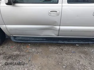 2004 Chevrolet Suburban LT with VIN 1GNEC16Z64J179774, listed as a IAAI auction lot 41562209 with 1 mi miles. Bid and sale history available at carsss.com. Image 6.